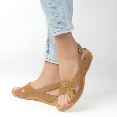 Skórzane sandały damskie z klamerką pollonus rudy 5-0686-040