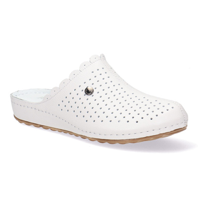 Solidne skórzane klapki damskie zakryte z perforacja Pollonus Biały +5-1416-001